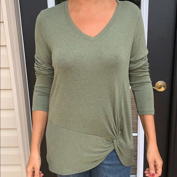 Green long sleeve top - Picture 1 of 2